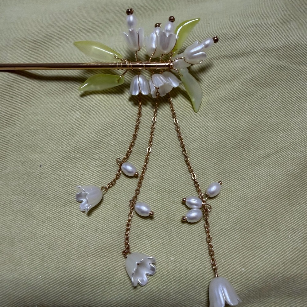 Elegant Pearl and Gold Hairpin Floral Flower